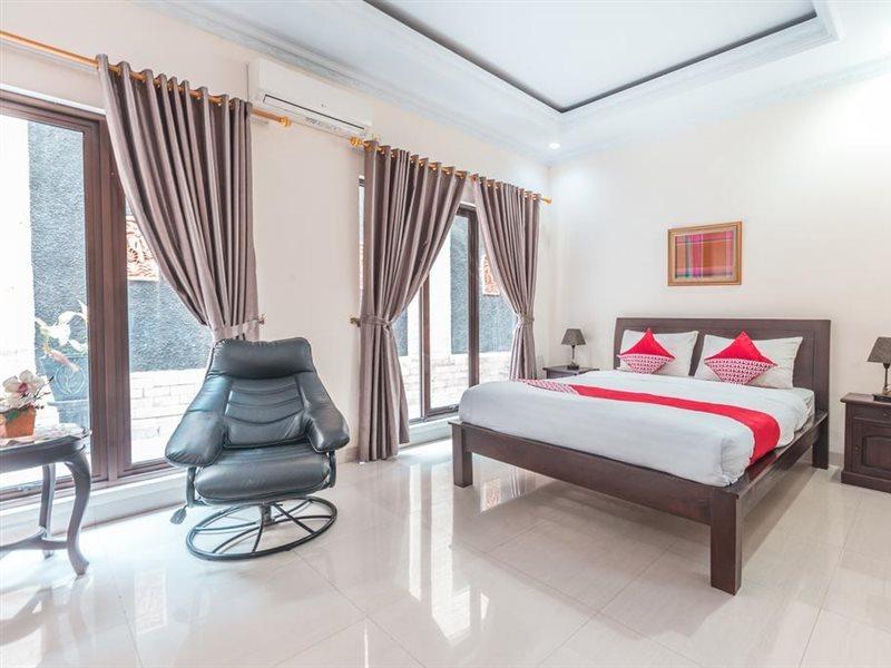 Oyo 1667 Wisma Lux Barkah Джакарта Номер фото