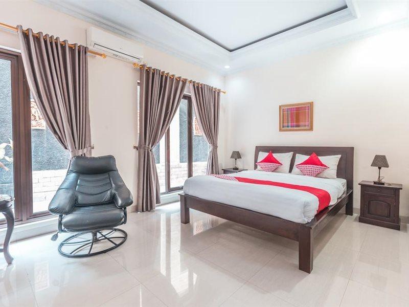 Oyo 1667 Wisma Lux Barkah Джакарта Номер фото