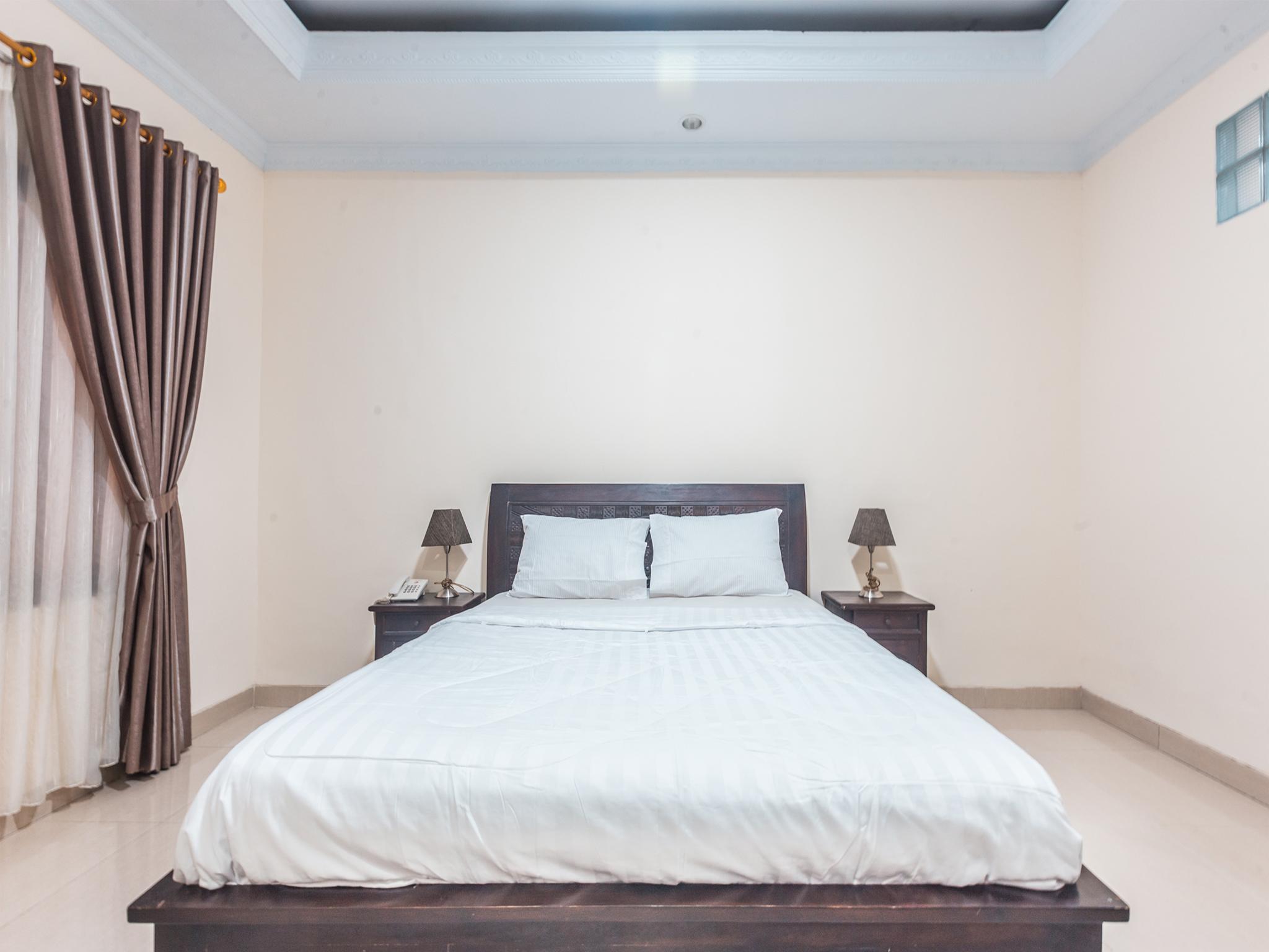 Oyo 1667 Wisma Lux Barkah Джакарта Экстерьер фото
