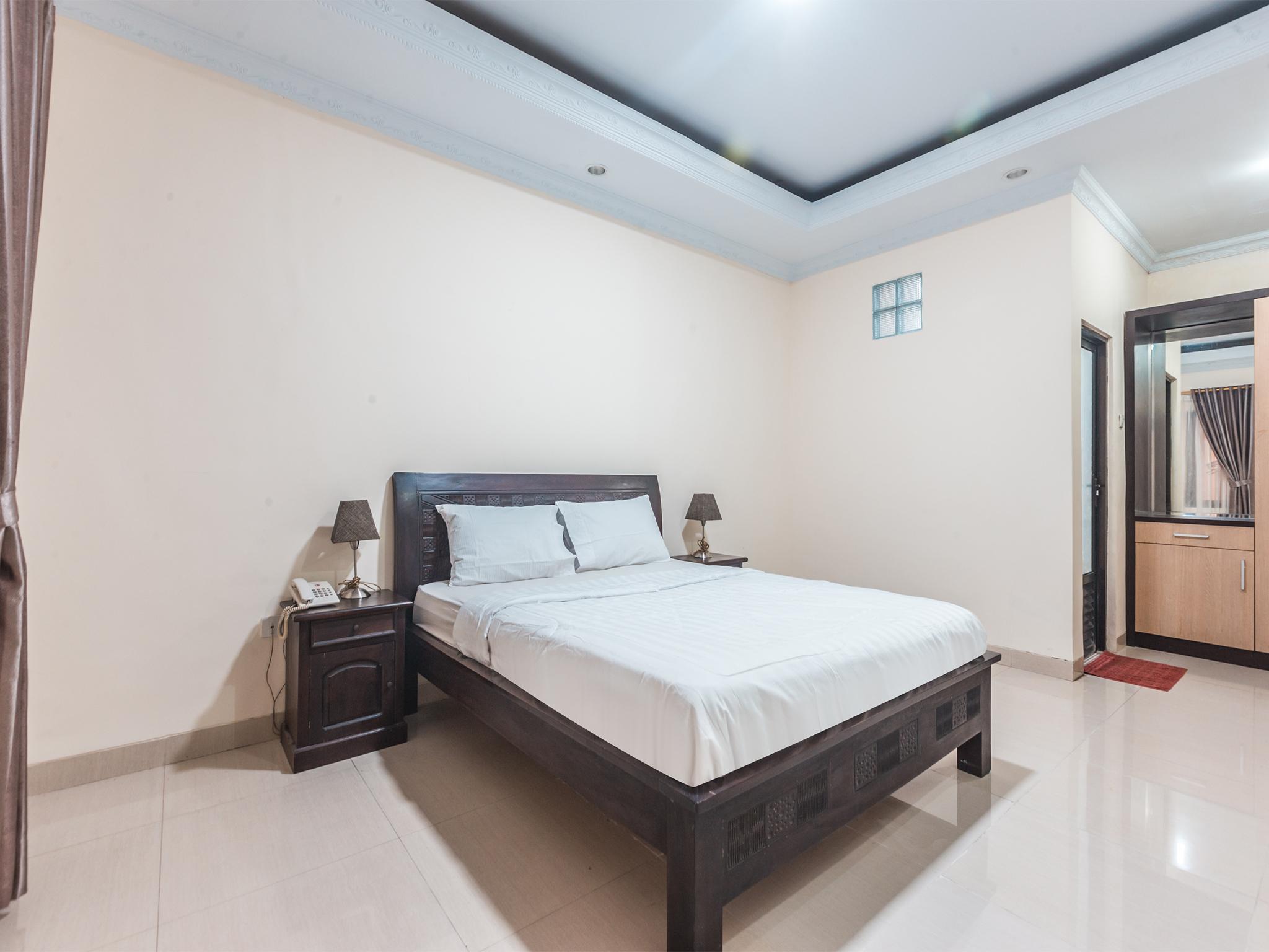 Oyo 1667 Wisma Lux Barkah Джакарта Экстерьер фото