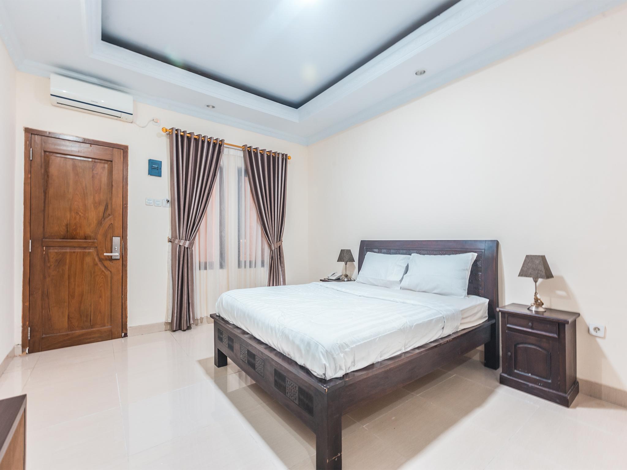 Oyo 1667 Wisma Lux Barkah Джакарта Экстерьер фото