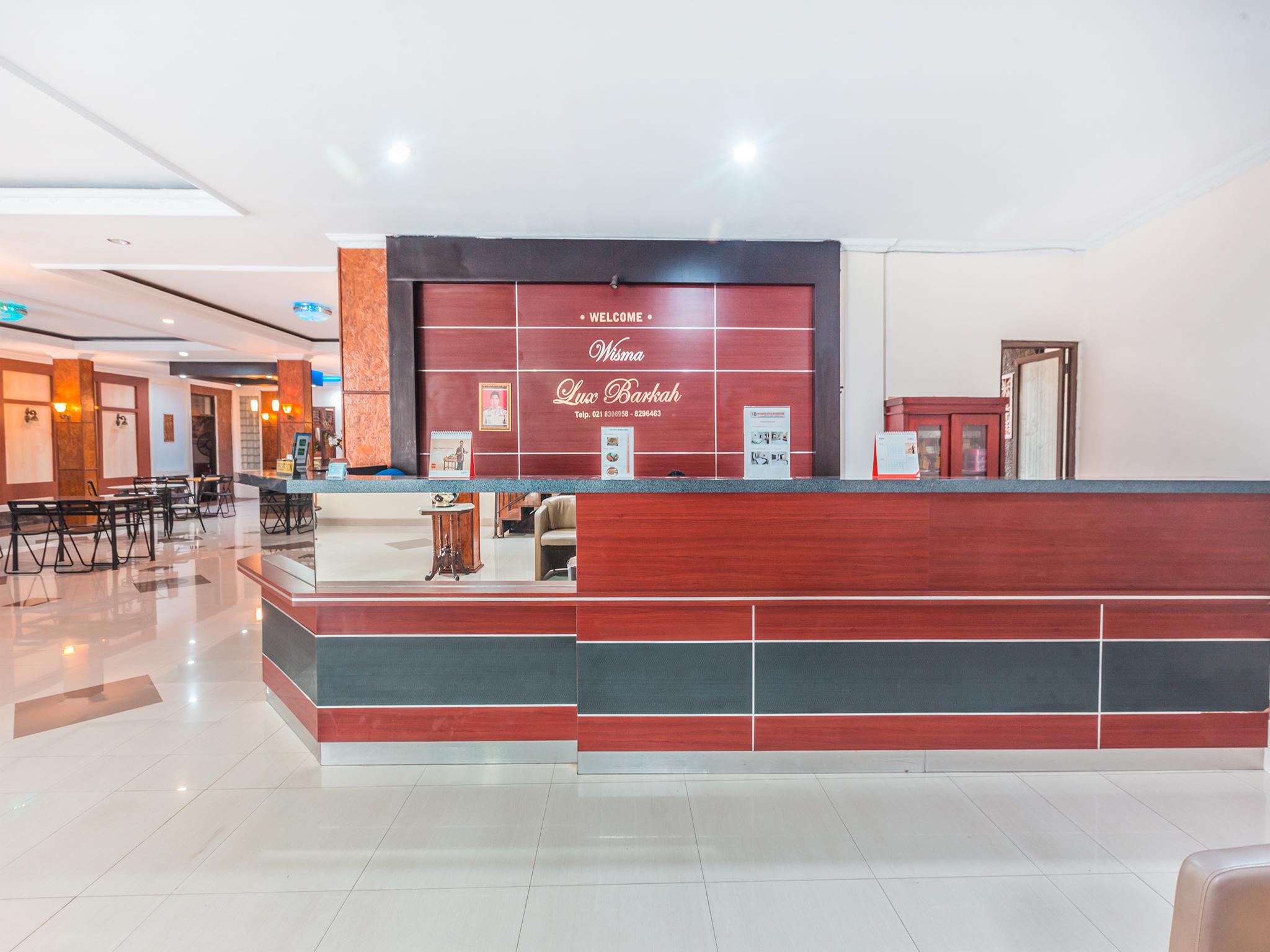 Oyo 1667 Wisma Lux Barkah Джакарта Экстерьер фото