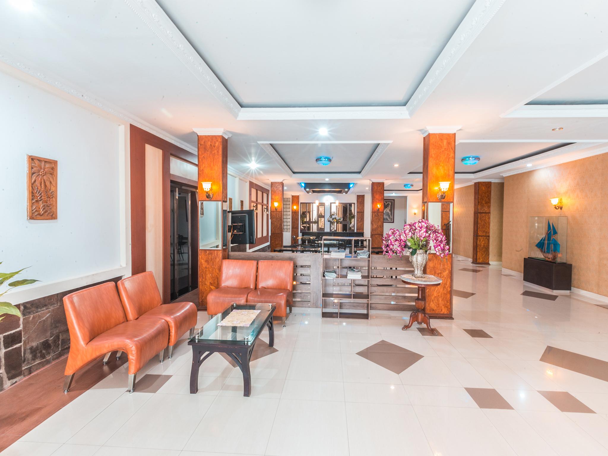 Oyo 1667 Wisma Lux Barkah Джакарта Экстерьер фото