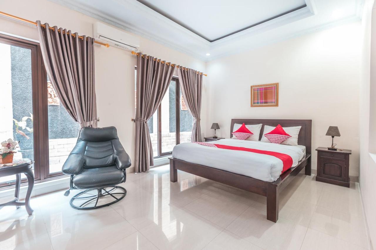 Oyo 1667 Wisma Lux Barkah Джакарта Экстерьер фото
