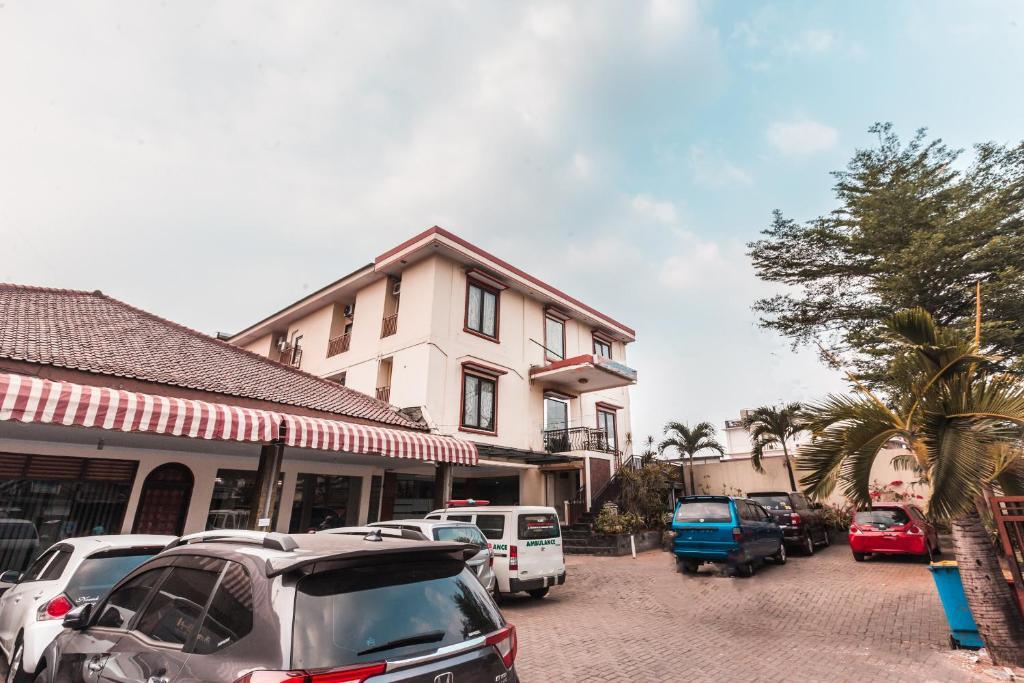 Oyo 1667 Wisma Lux Barkah Джакарта Экстерьер фото
