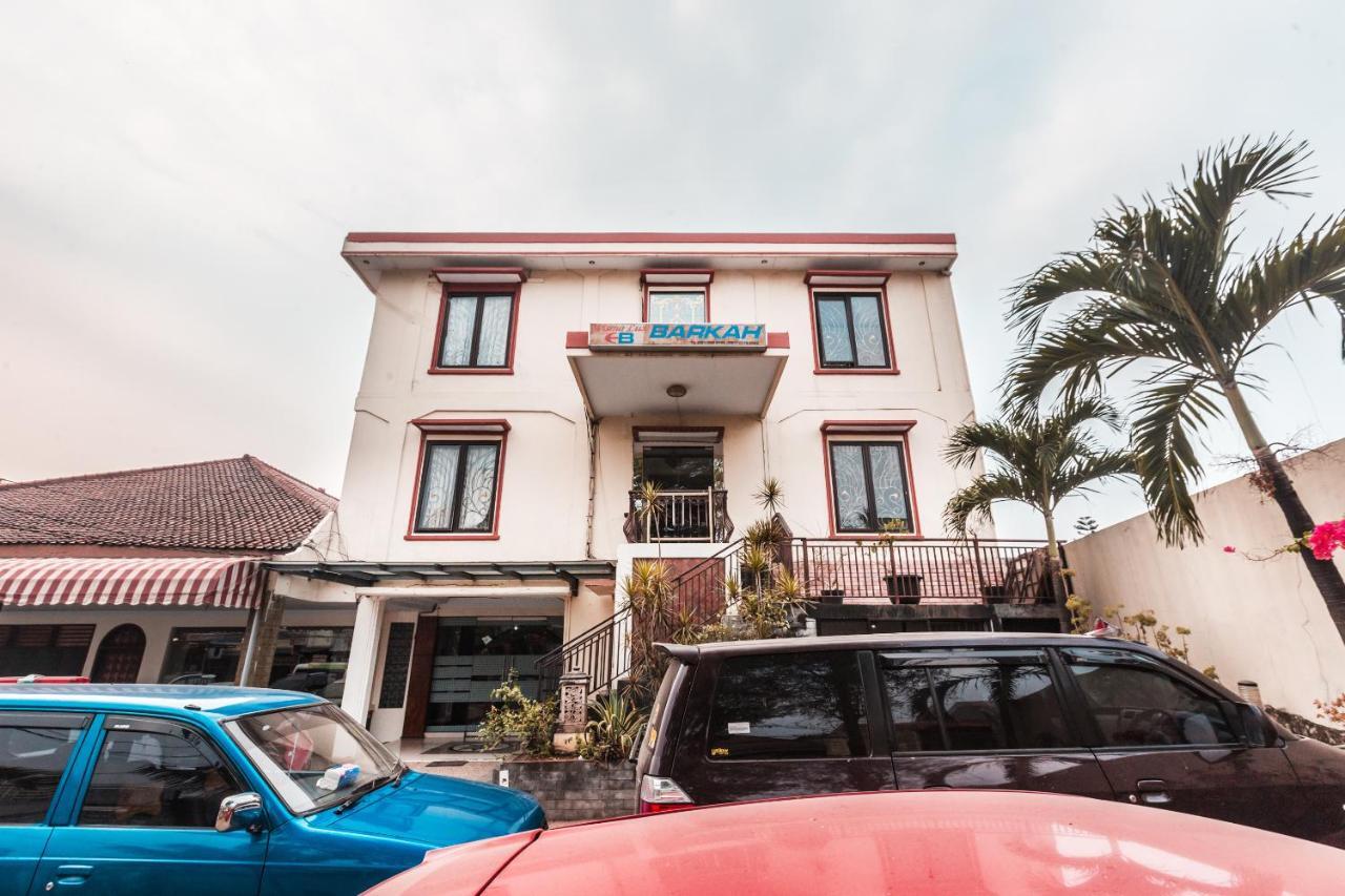 Oyo 1667 Wisma Lux Barkah Джакарта Экстерьер фото