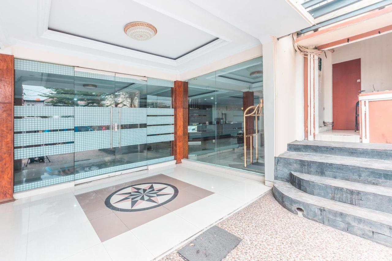 Oyo 1667 Wisma Lux Barkah Джакарта Экстерьер фото