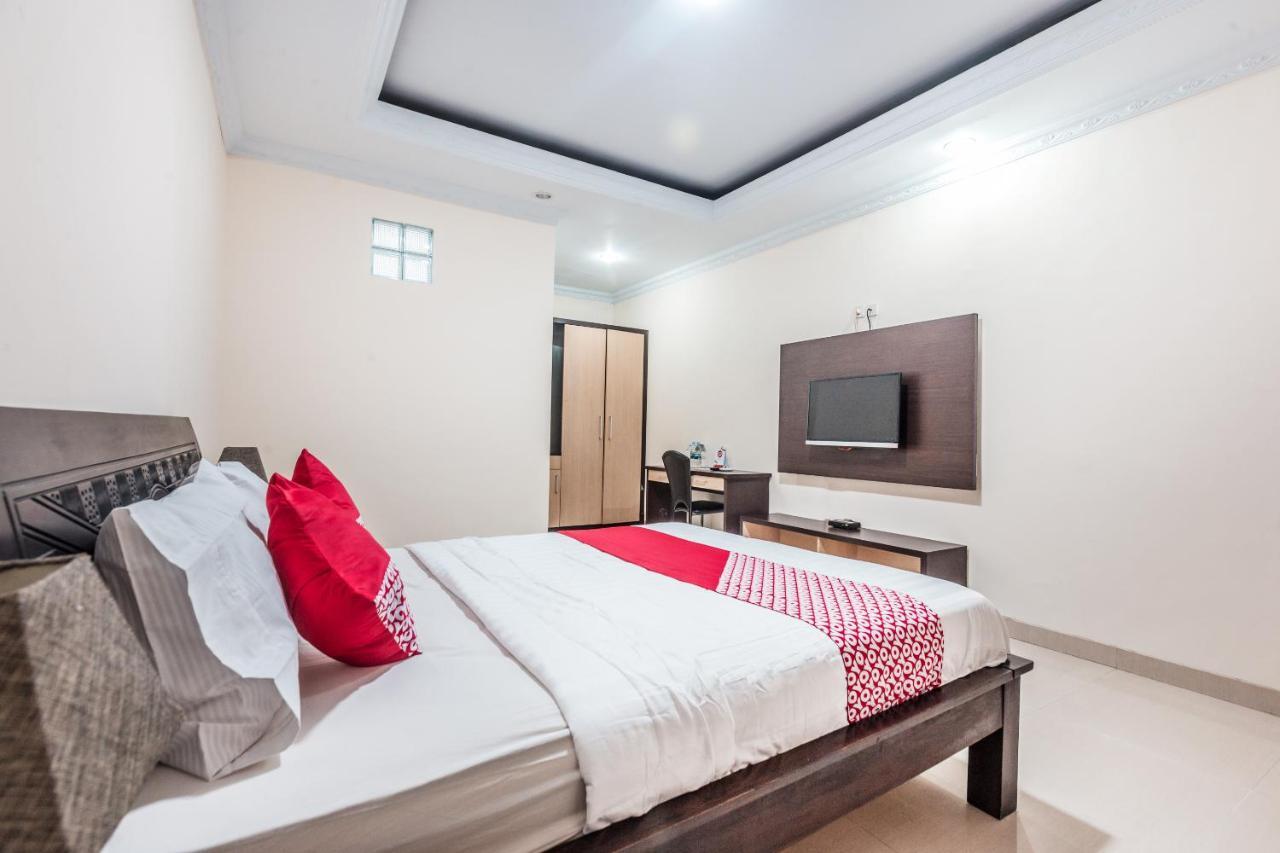 Oyo 1667 Wisma Lux Barkah Джакарта Номер фото
