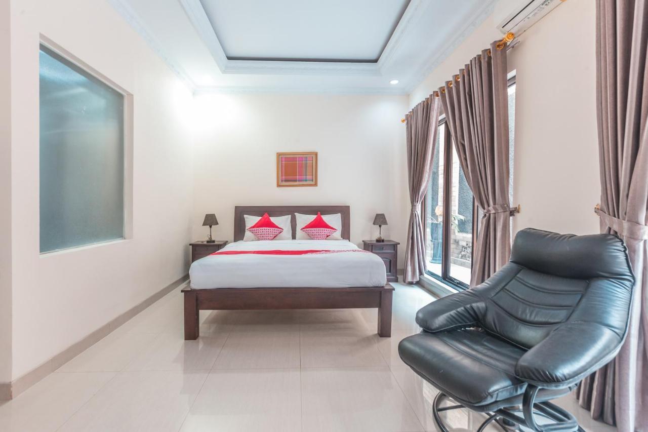 Oyo 1667 Wisma Lux Barkah Джакарта Экстерьер фото