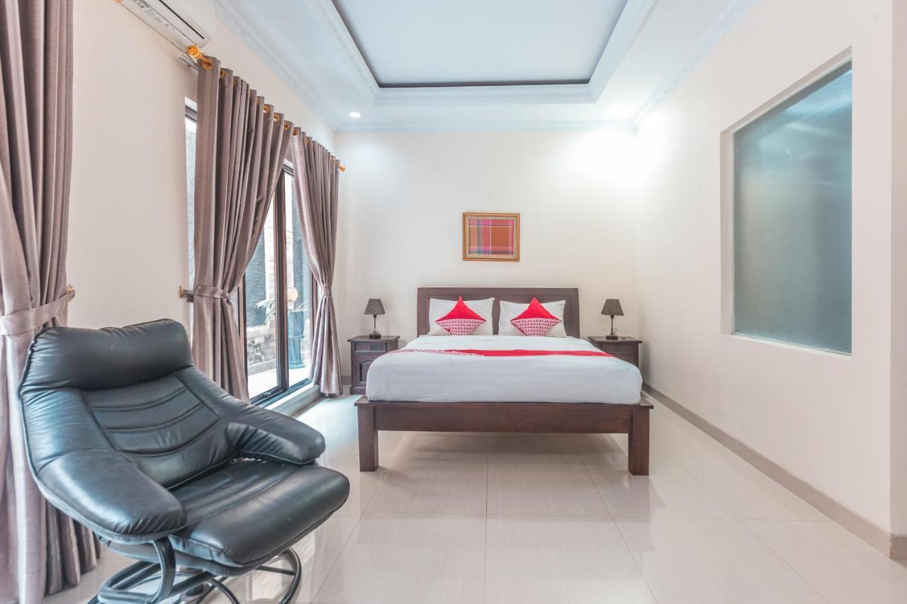 Oyo 1667 Wisma Lux Barkah Джакарта Экстерьер фото