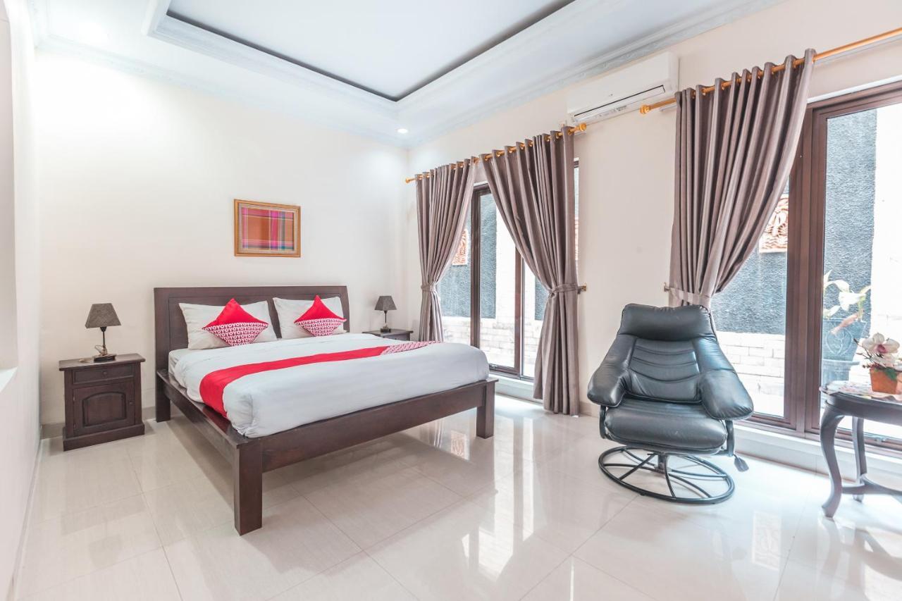 Oyo 1667 Wisma Lux Barkah Джакарта Экстерьер фото